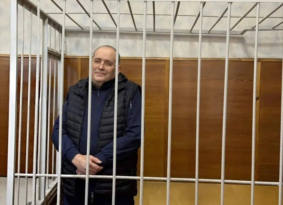 Бывший замминистра ЖКХ признан виновным в крупной взятке. Ему назначены 9 лет колонии строгого режима и общий срок наказания — 14 лет, штраф примерно 17 млн рублей. Общая сумма взяток составила 4 млн 410 тысяч рублей; Кислицын получил не менее 2,7 млн.