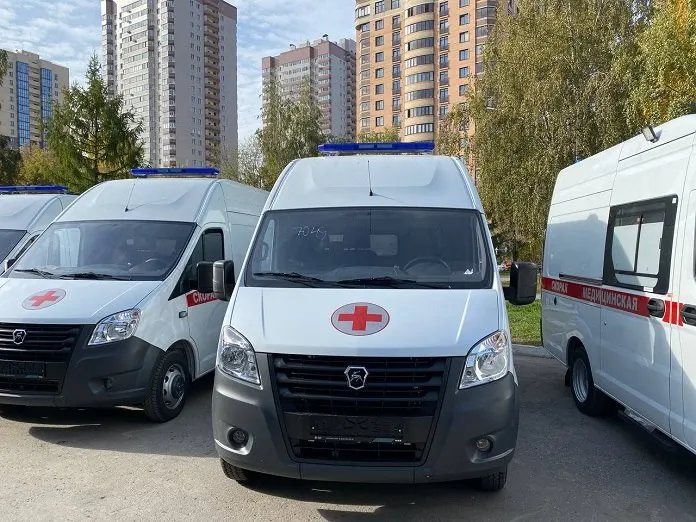 Сотрудники службы скорой помощи в Кочковском районе Novосибирской области не получили обещанную зарплату, включая сверхурочные и праздничные надбавки. Прокуратура внесла представление главному врачу, долги перед работниками погасили на сумму свыше 400 тыс. рублей, штраф превышает требования закона.