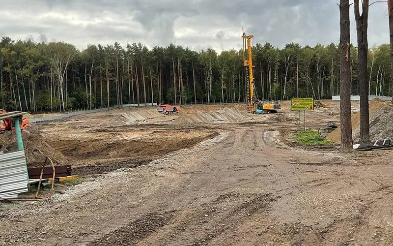 Жители Калининского района выступают против вырубки леса рядом с бывшим стадионом «Юный Сибиряк» ради нового спортивного объекта.