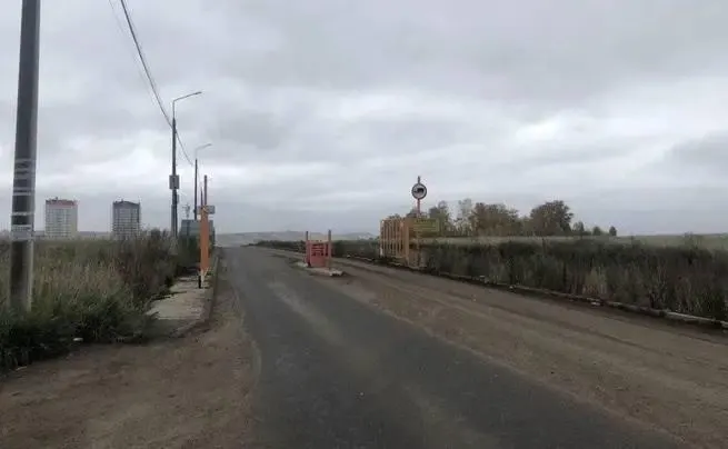 Город Красноярск вынужден вернуть землю после многолетних схем передачи и переоформления: выкуп составил 655 млн рублей, часть средств уже выплачена владельцем.
