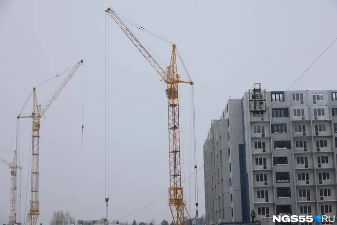 В Омске зарегистрирован новый застройщик, связанный с краснодарским холдингом; он строит жилые, общественные и промышленные здания.