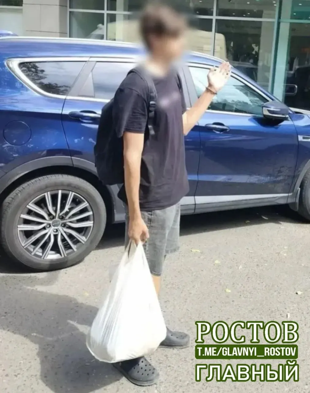 Молодой человек передал неизвестному реквизиты банковской карты; получил 7 тысяч рублей за чужие 1,6 млн и обналичил деньги, передав их посторонним.