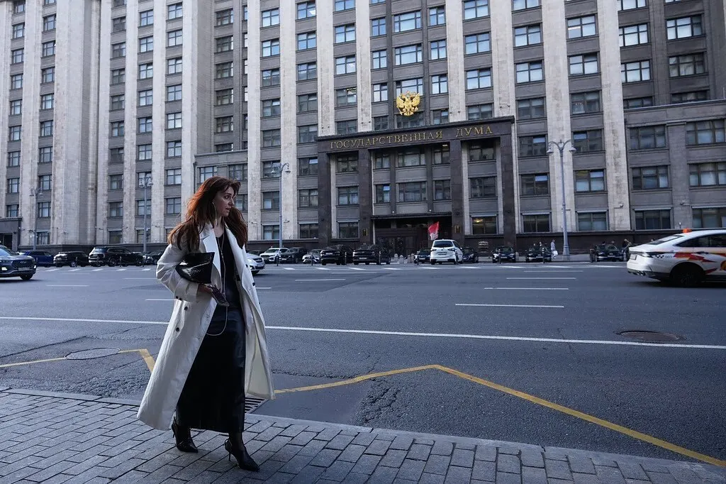 По данным частичного подсчета первых протоколов партия власти теряет абсолютное большинство по спискам в 14 субъектах РФ, особенно в регионах Сибири.