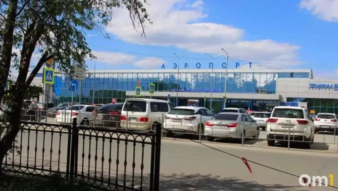 Утром 2 сентября Омский аэропорт столкнулся с изменениями в расписании: отменён рейс в Санкт-Петербург и задержки по ряду маршрутов.