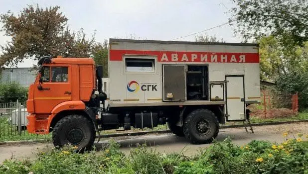 Поэтапный запуск тепла начнётся в социальных объектах, затем распространится на жилой сектор; бригады переведены в режим повышенной готовности.