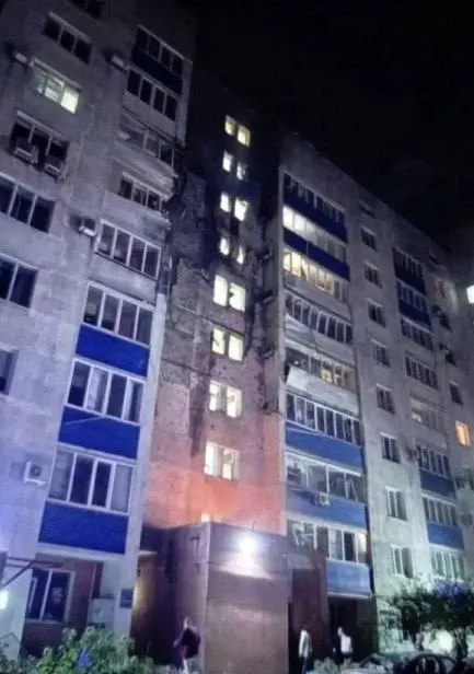 За ночь силы ПВО России сбили 516 беспилотников; повреждены порт Усть-Луга и жилой дом в Новокуйбышевске; пострадавших нет по предварительным данным.