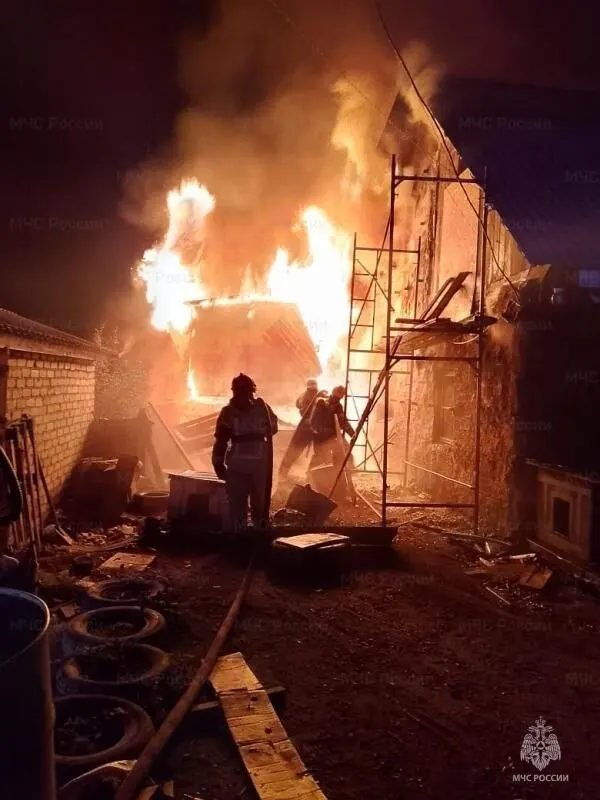 Ночью 28 сентября в городе Алейск произошёл пожар в частном доме на проезде Юности. Площадь возгорания — 90 м². В ходе происшествия погибли трое человек. Предварительная причина — нарушение правил безопасности при использовании печи.