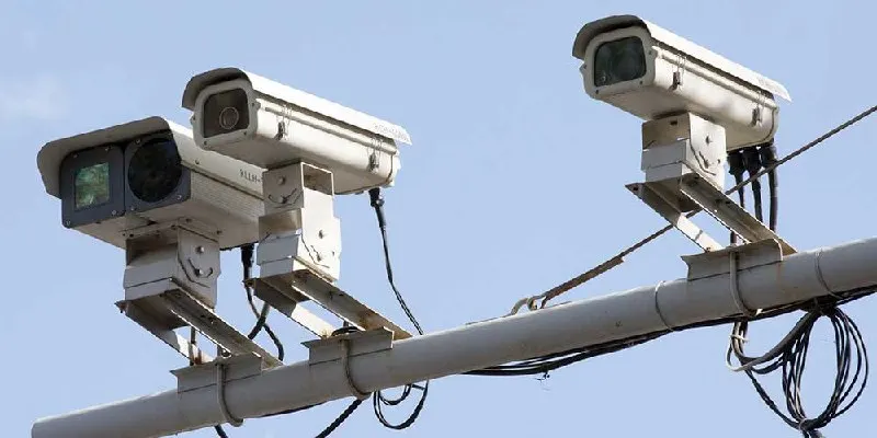 Город направит 128 млн рублей на установку 50 камер фиксации нарушений ПДД, преимущественно в Ленинском и Кировском районах; одна камера появится в Дзержинском районе. Стоимость одной системы — свыше 2,5 млн рублей.
