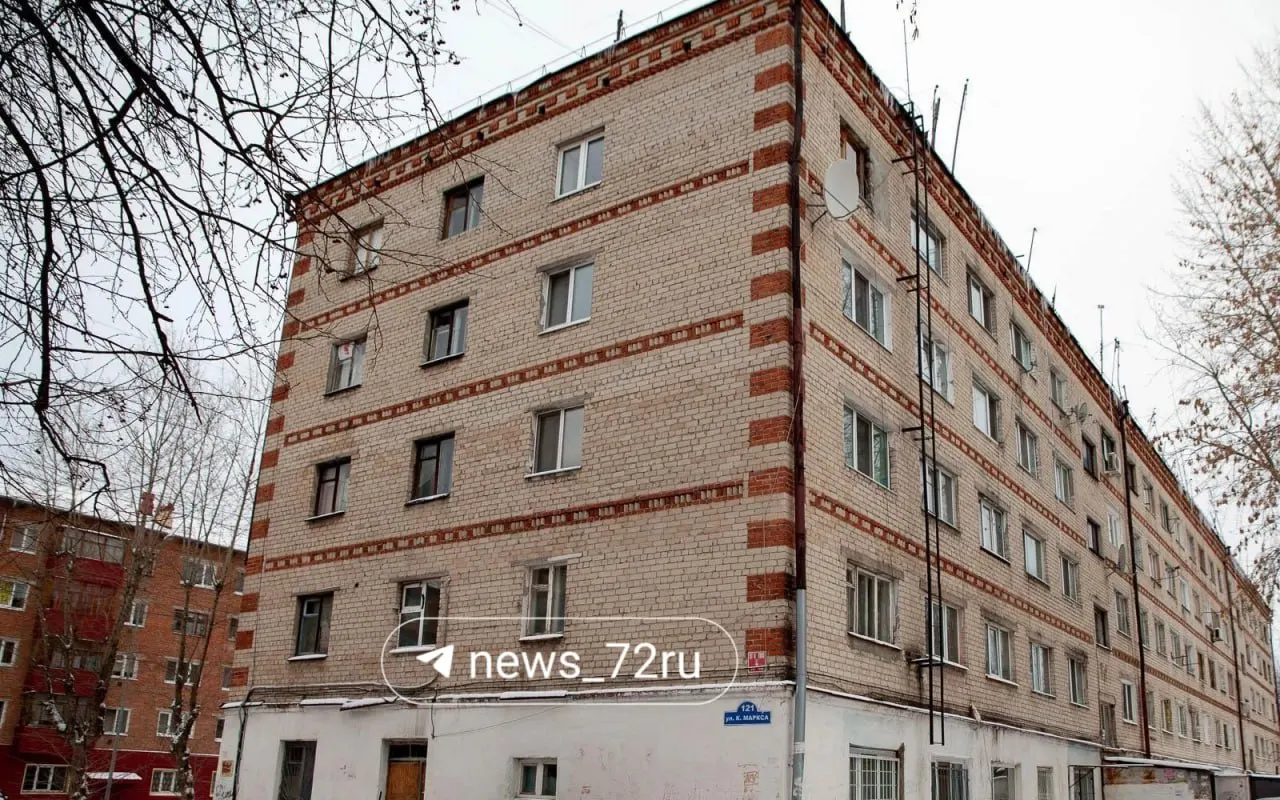 Общежитие на Карла Маркса, 121 признано аварийным и подлежит сносу после экспертизы; сроки пока не объявлены.
