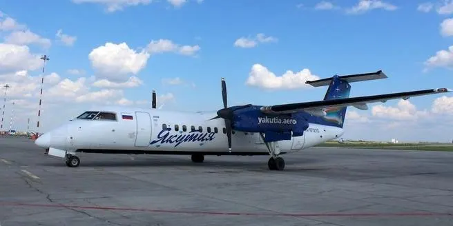 Из-за поломки Bombardier Q300 приостановлена продажа билетов на внутренние рейсы до 24 октября; планировалось заменить иностранную технику российским Ил-114-300, однако его эксплуатация ограничена температурой и типом покрытий, а доступ к грунтовым аэродромам ожидается не ранее 2027 года.