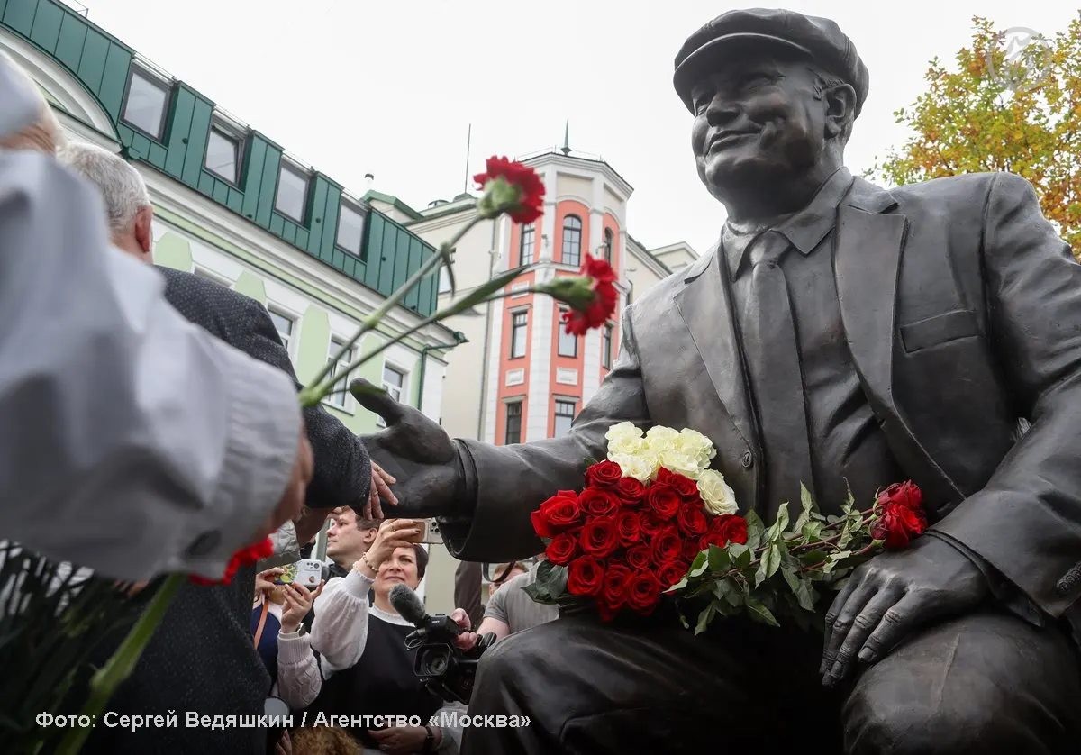 Сегодня в столице установлен памятник бывшему мэру, удалены данные блокчейна дистанционного голосования, появились новости о числе депутатов с СВО, задержаниях блогера и другие события региона.