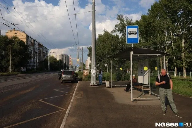Из 1540 остановок города 720 соответствуют ГОСТу, продолжаются работы по обновлению павильонов, тротуаров и асфальтового полотна.