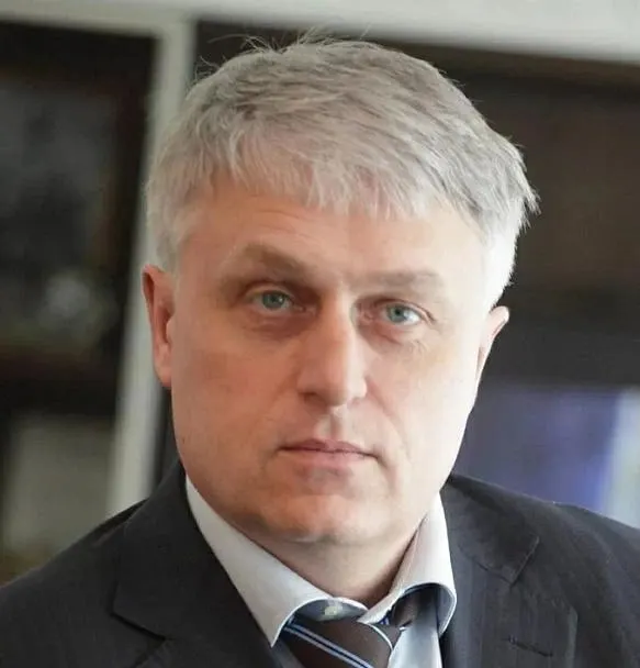 Суд восстановил в должности главного инженера и исполнительного директора компании Евгения Жадовца после служебного расследования; компания планирует подать апелляцию.