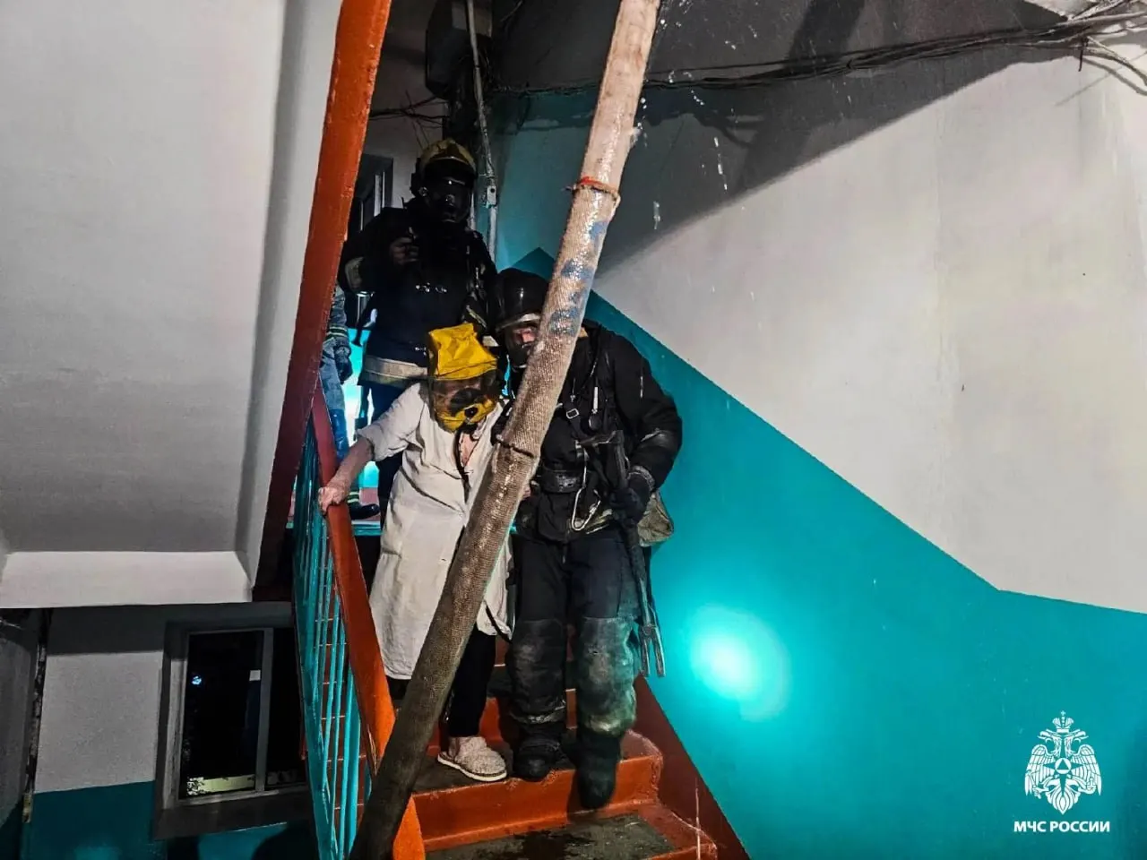 Пожар в жилом доме на Космическом проспекте ликвидирован; погибла хозяйка квартиры. Расследование причин продолжается.