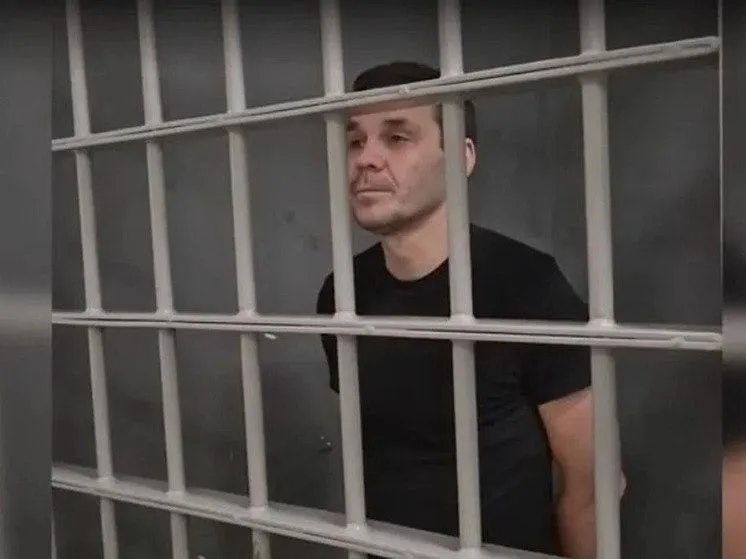 Осужден гражданин с двойным гражданством: 14 лет колонии строгого режима, два года ограничения свободы и штраф 200 тысяч рублей за госизмену; дело связано с переводами средств в поддержку formations ВСУ.