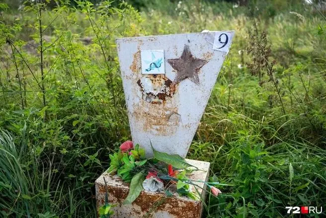 Из-за угрозы обрушения берега Иртыша в селе Бронниково перенесут 51 захоронение на кладбище в Тобольске; работы оценены в 3,2 млн рублей и должны завершиться до 30 сентября.