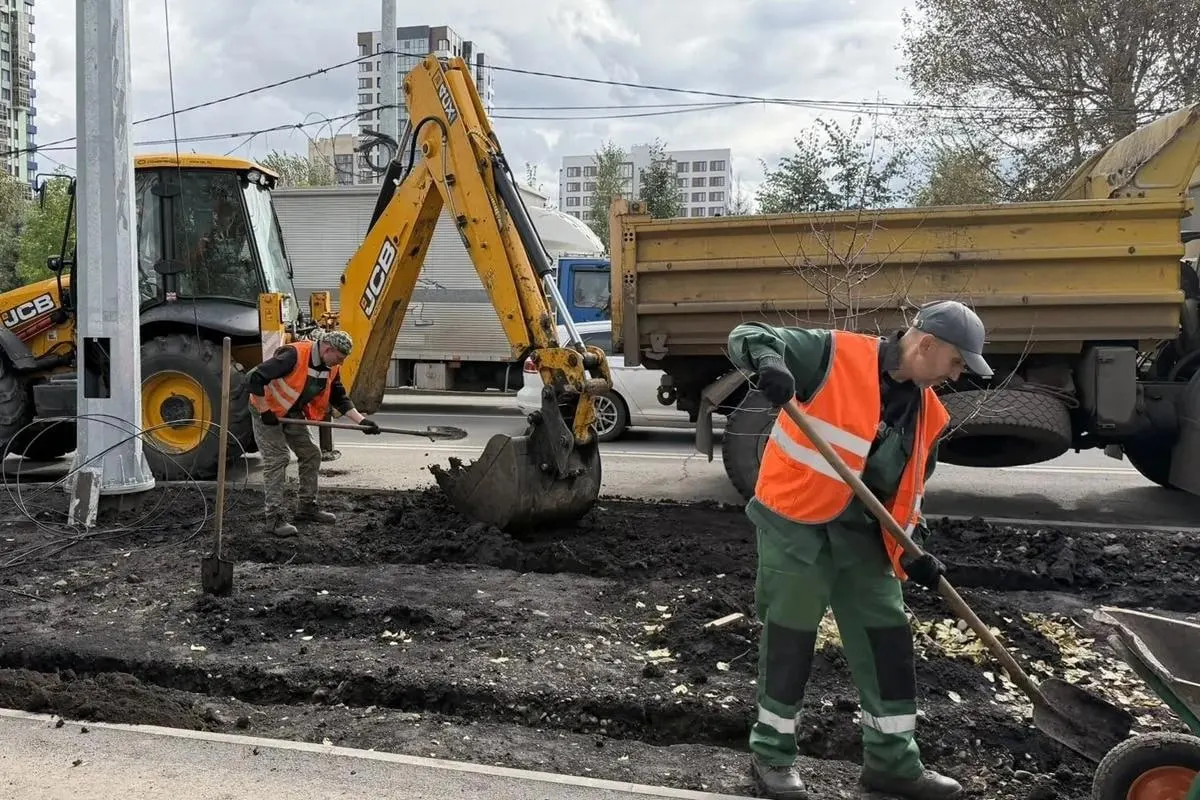 После срыва сроков ремонта улицы Копылова работы переведены на круглосуточный режим. Подрядчик обещает завершение к концу месяца.