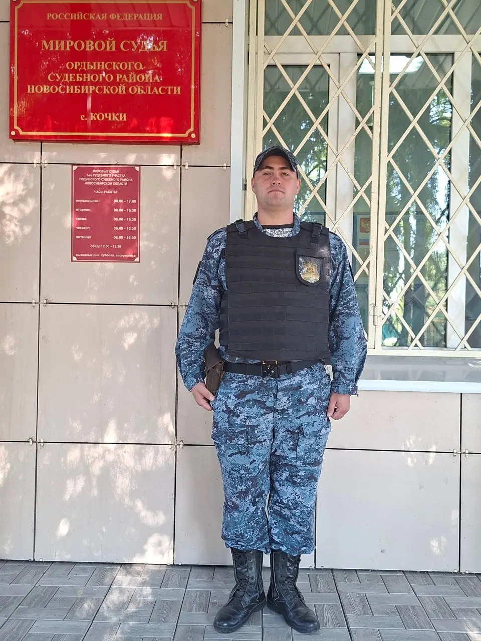Пожилая женщина неожиданно почувствовала себя плохо на улице; судебный пристав оказал первую помощь и вызвал скорую. Ее состояние стабилизировалось.