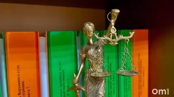 39-летняя жительница Называевска Омской области осуждена на 10 лет колонии за причинение смерти сожителю во время конфликта; приговор пока не вступил в законную силу.