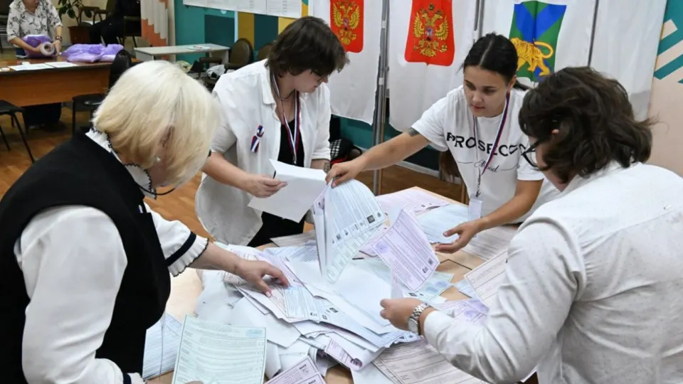 Окончательные протоколы по голосованию по участкам в 21 субъекте РФ и четырех аннексированных территориях до сих пор не опубликованы, что вызывает резонанс у аналитиков.
