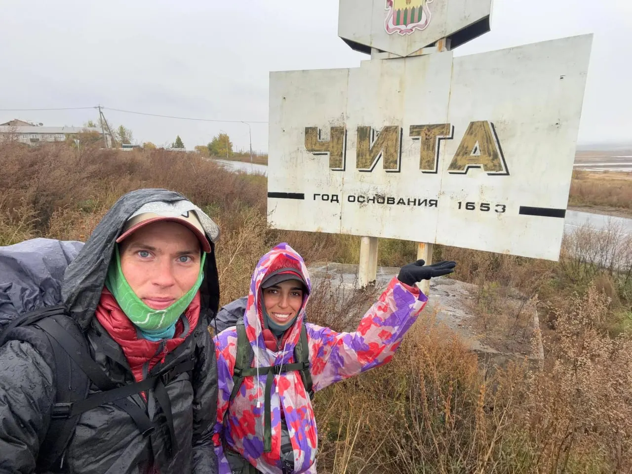 Павел и Тома, москвичи, идущие пешком к Владивостоку, добрались до Читы и встретились с губернатором Забайкальского края; путешествие продолжается.
