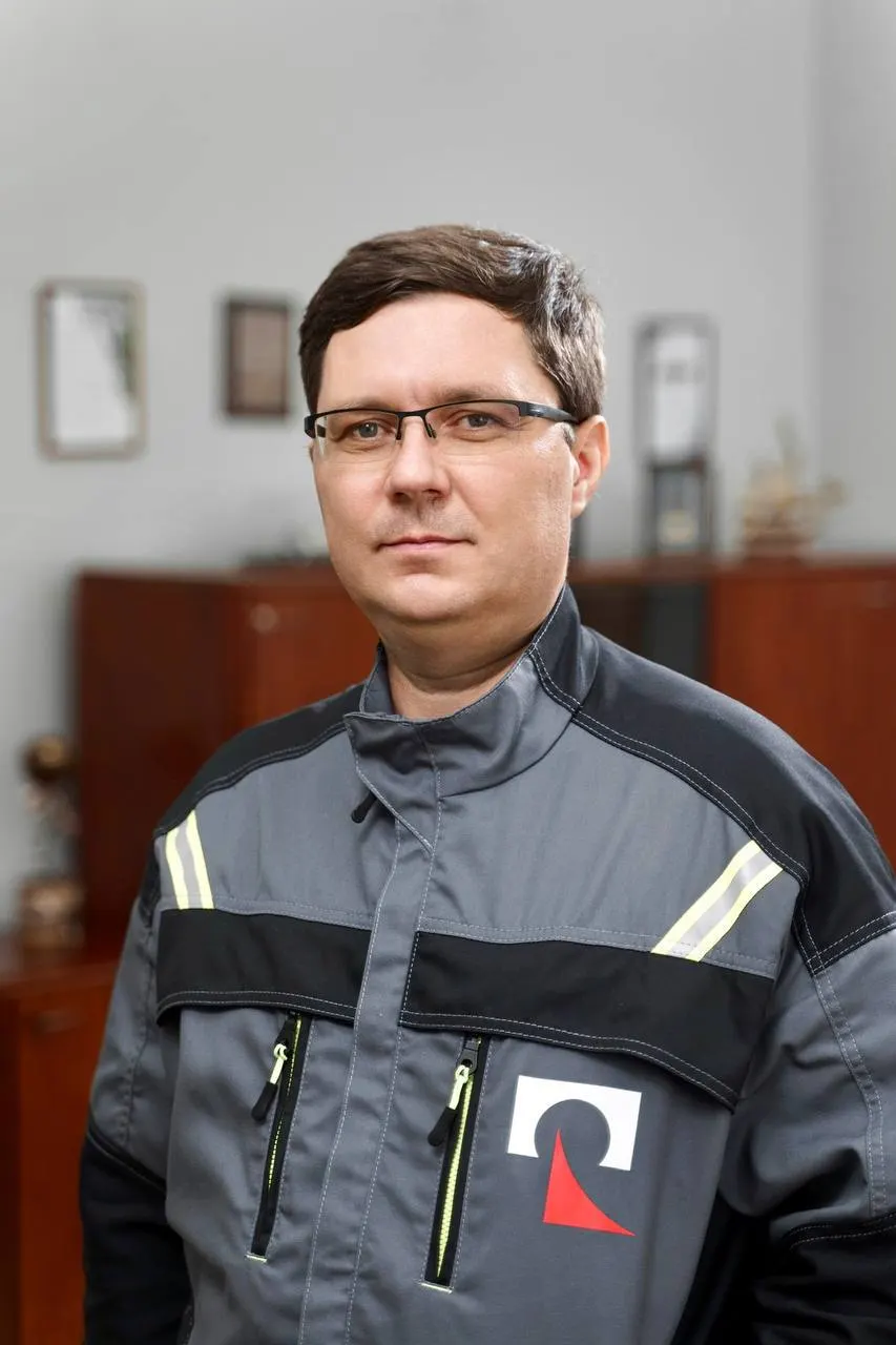 Новым директором Красноярского алюминиевого завода стал Александр Белотелов; прежний руководитель Евгений Курьянов перешёл в алюминиевый дивизион «Русала».