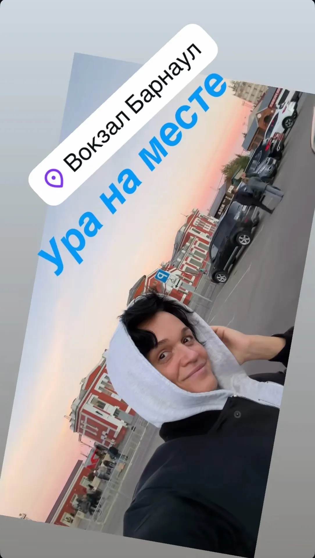 Певица Слава прибыла в Барнаул и готовится к концерту к 25-летию карьеры в ДК «Мотор»; в программе — известные хиты и новые песни.