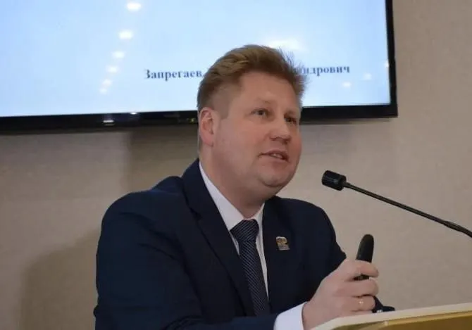Дмитрий Запрегаев принял должность главы района. Ранее он занимал пост первого заместителя и пообещал работать вместе с активом, депутатами и местными инициативами.