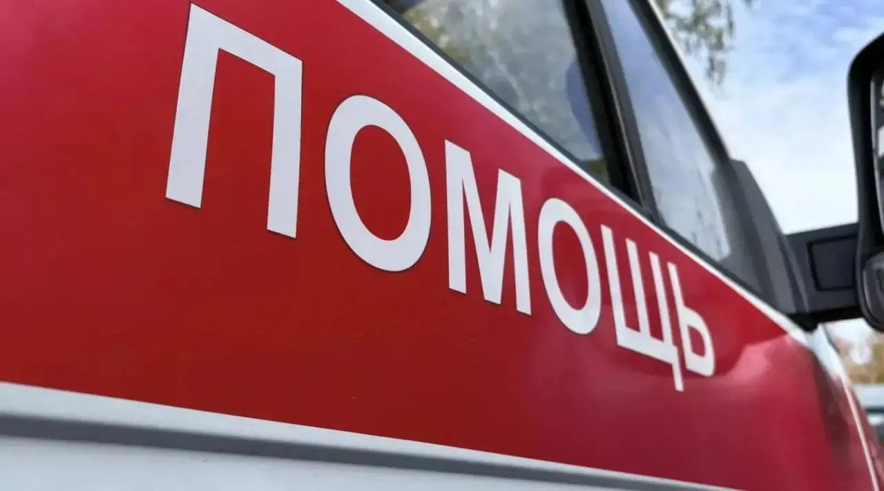 15-летний пострадавший госпитализирован; состояние — средней тяжести; обстоятельства инцидента устанавливаются.
