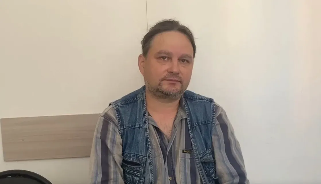 43-летний Алексей Шевченко признан виновным в оправдании терроризма; суд назначил ему 6 лет и 5 месяцев колонии общего режима.