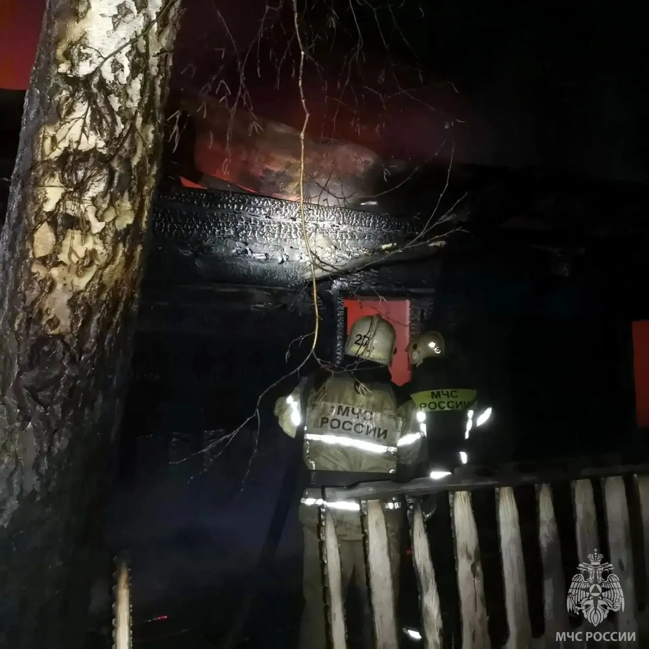 Пожар в хозяйственном помещении локализован; в ДТП на дорогах региона пострадал один человек.