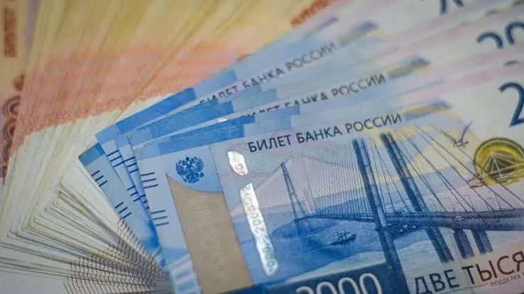 41-летняя сотрудница Болотнинской ЦРБ признана виновной в помощи компаниям выигрывать тендеры на госзакупки. Ей назначены 7 лет и 6 месяцев колонии общего режима, штраф свыше 2,2 млн рублей и запрет на участие в госзакупках на три года.