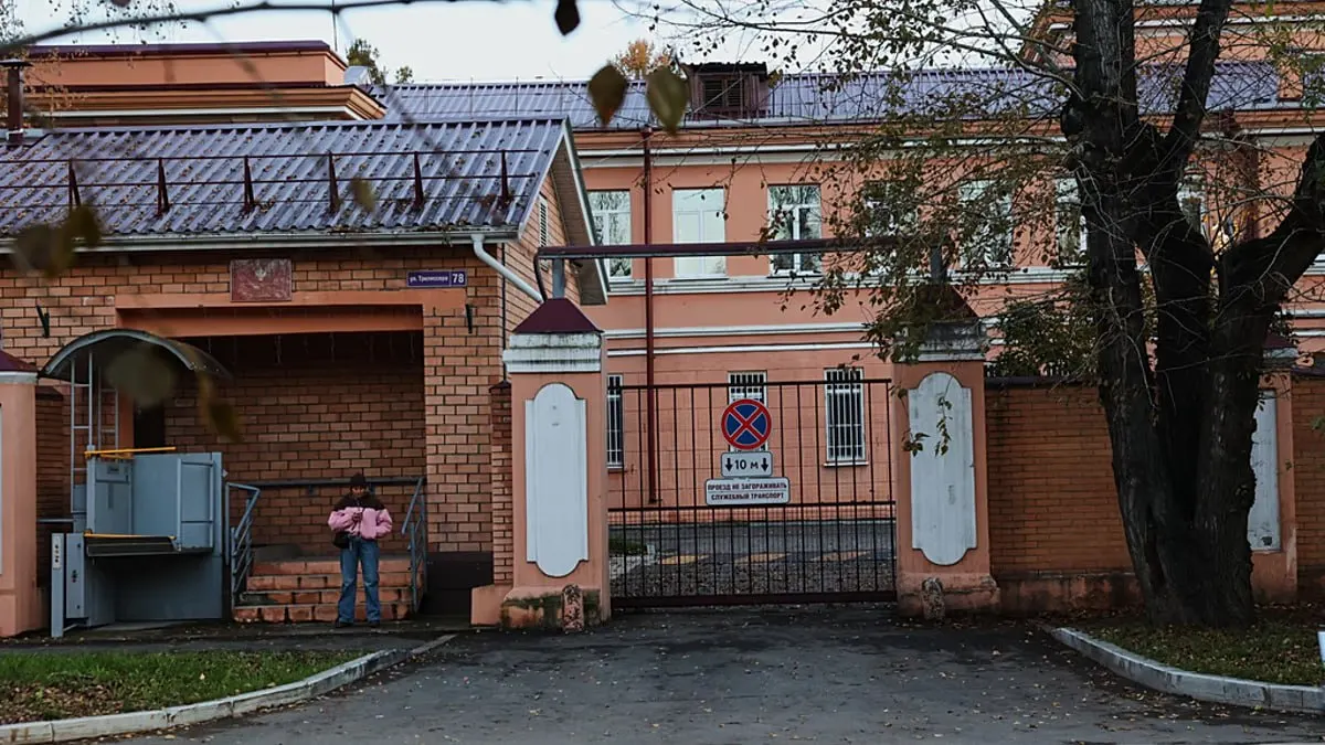 Расследование нарушений биобезопасности и сомнений в достоверности официальной информации вокруг иркутского института сопровождают региональные новости о карантине и смерти сотрудницы.
