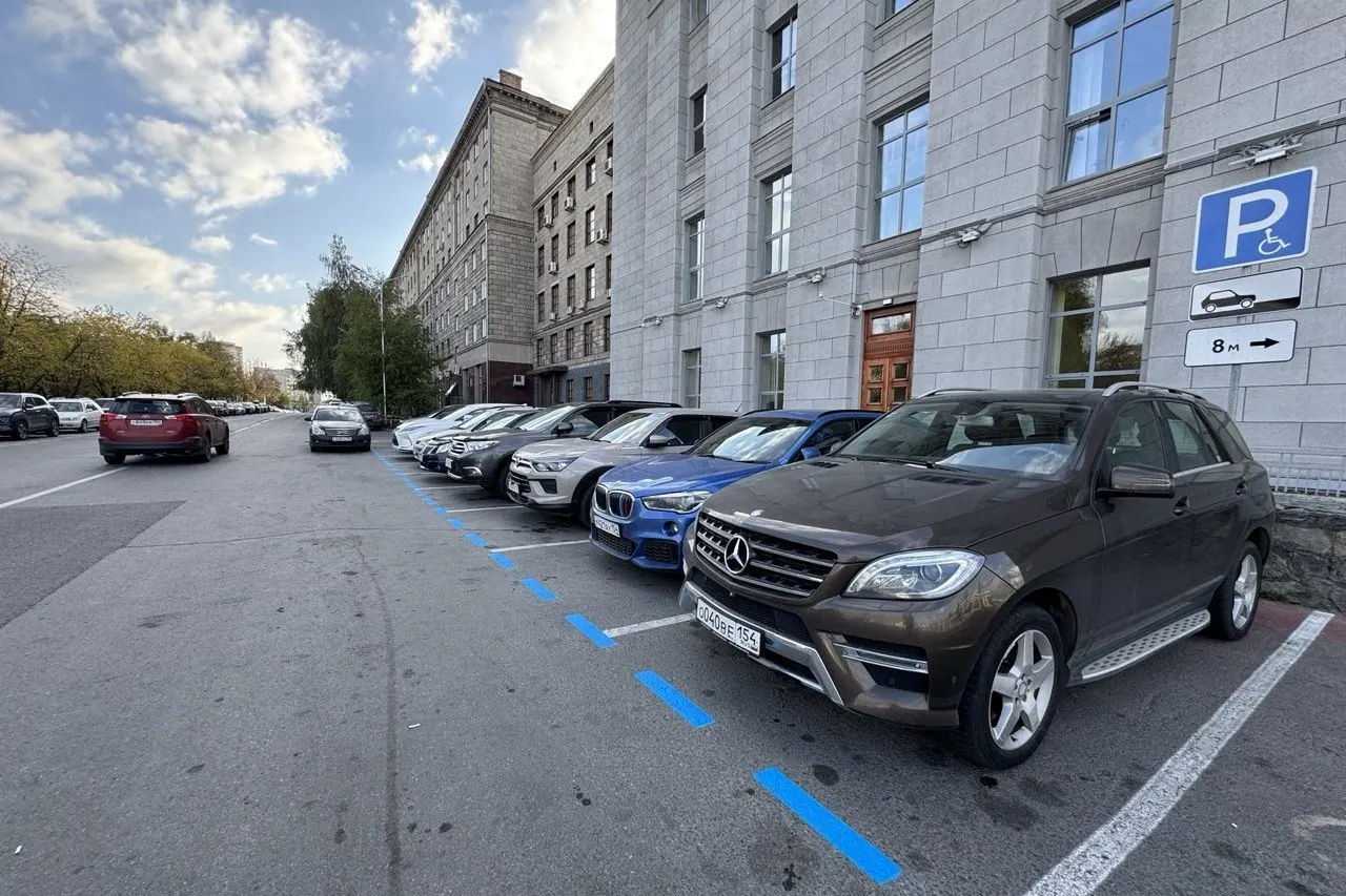 К концу октября в правобережной части Новосибирска появятся 1320 платных парковочных мест.