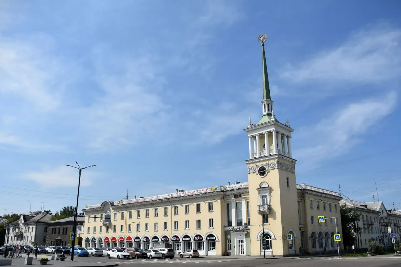 Краткий обзор истории основания Ангарска, его роли в регионе и главных мест для посещения сегодня.