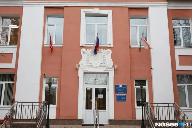 Законопроект предусматривает запрет на продажу никотиносодержащей продукции в радиусе 100 метров от учебных заведений Омска; исключения для учреждений дополнительного образования.