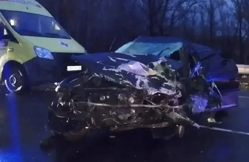 На трассе Бийск — Белокуриха произошло лобовое столкновение двух легковых автомобилей. Травмы получили две женщины-пассажирки, их доставили в больницу в состоянии средней тяжести. Обстоятельства ДТП устанавливают полицейские.