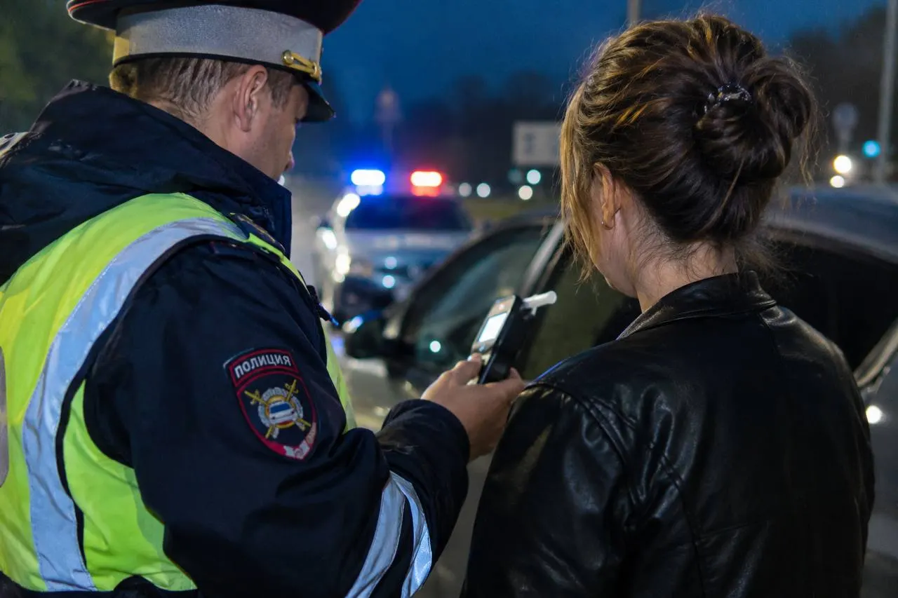 В регионе вынесены наказания за управление автомобилем в состоянии опьянения: женщина получила 10 суток ареста, мужчина — штраф и лишение прав.