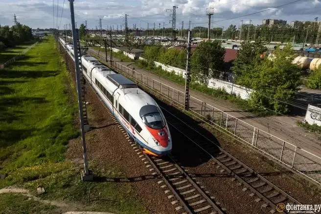 Идея частной высокоскоростной линии обещает сократить время пути между двумя городами, но экономисты сомневаются в окупаемости проекта.