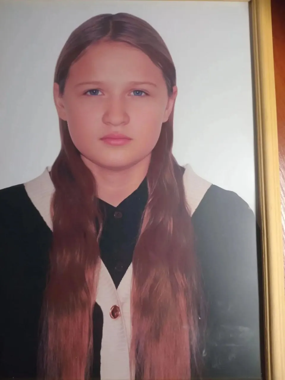 23 октября Карина ушла из школы № 33 в районе ГРЭСа; мать обратилась в полицию, ведется розыск.