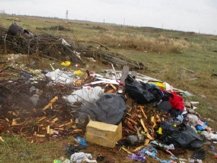На арендованном участке в Угловском районе Алтайского края ликвидировали несанкционированную свалку площадью около 3000 кв. м; отходы убраны, нарушение устранено.