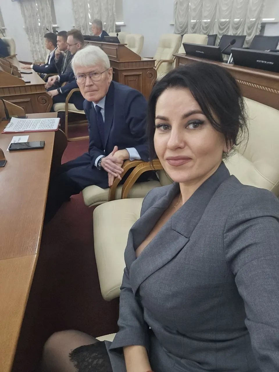 Экс-депутат Госдумы Мария Прусакова возглавила фракцию КПРФ в регионе; в статье обсуждаются итоги выборов и реакции партий.