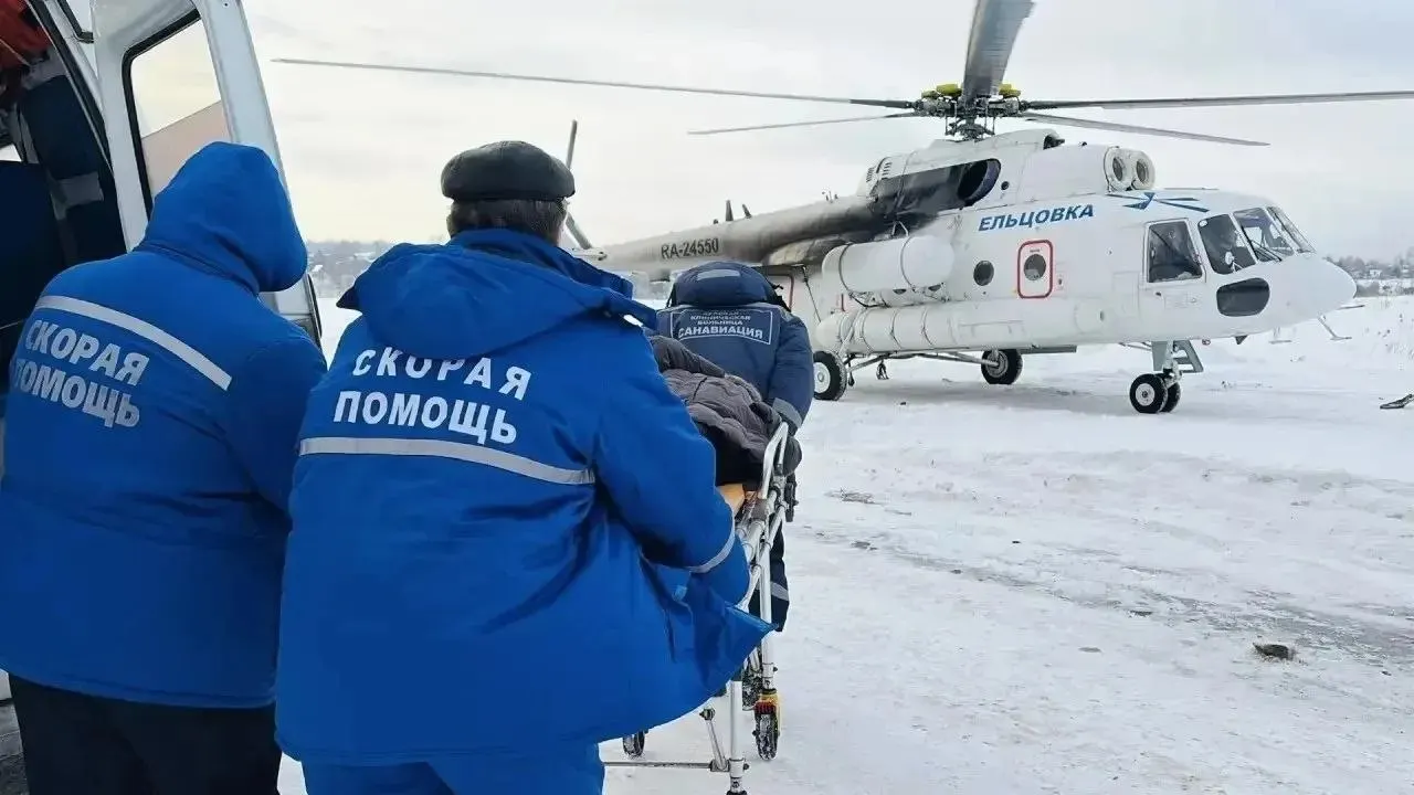 Двое жителей Алтайского края вернулись на родину после инсульта; за границей их состояние стабилизировали к перевозке, сейчас получают необходимую медицинскую помощь.