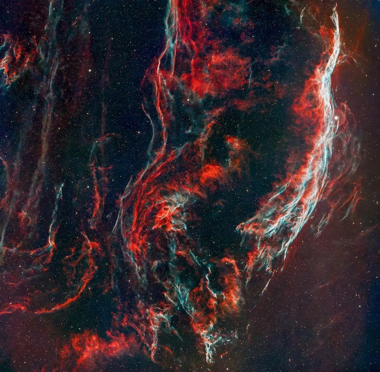 Учёные из Красноярского края зафиксировали наблюдение туманности NGC 6960 в обсерватории Университета Решетнёва.