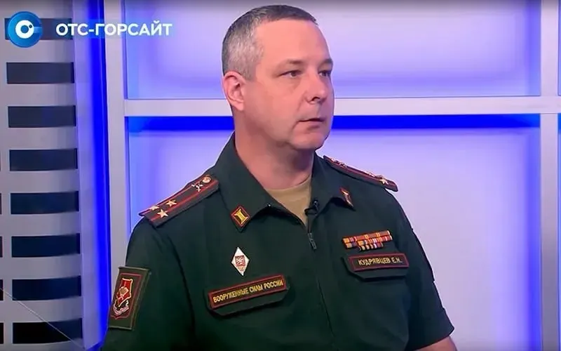 Гарнизонный суд Новосибирской области прекратил уголовное дело против бывшего военного комиссара по обвинению в халатности; ему назначен штраф 200 тысяч рублей.