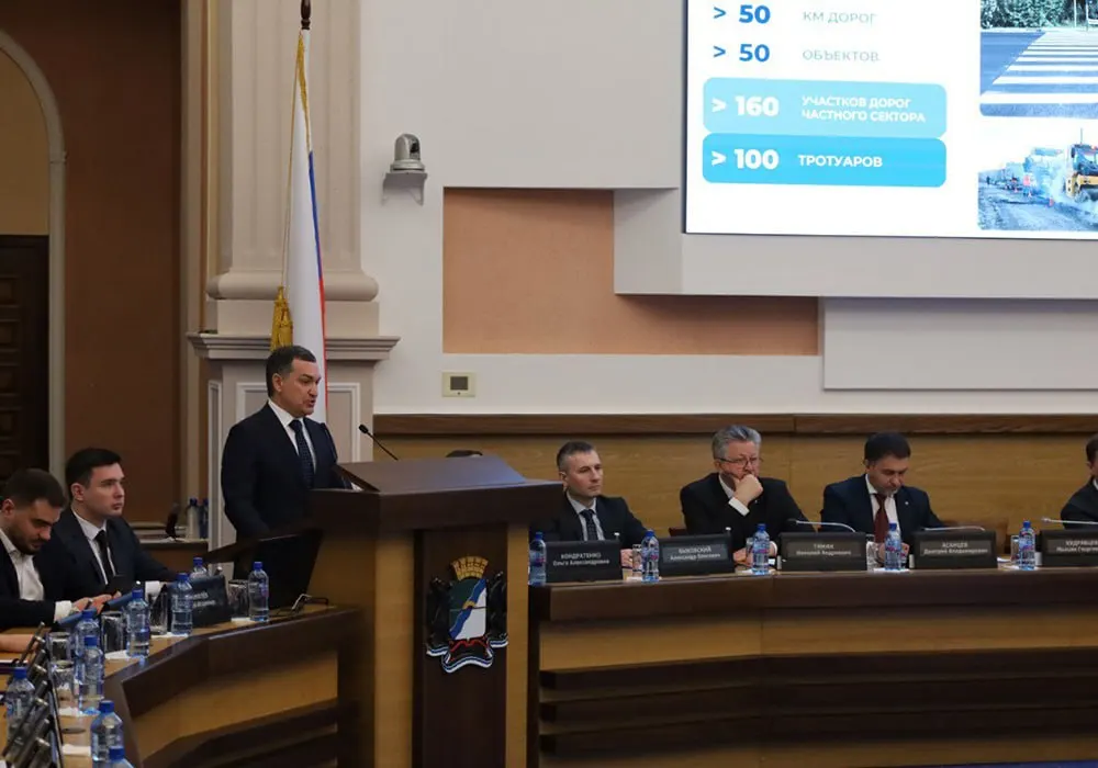 Городские власти работают над проектом бюджета на 2027 год; эксперты и депутаты отмечают тревогу по финансам региона, а изменения в распределении НДФЛ вызывают беспокойство.