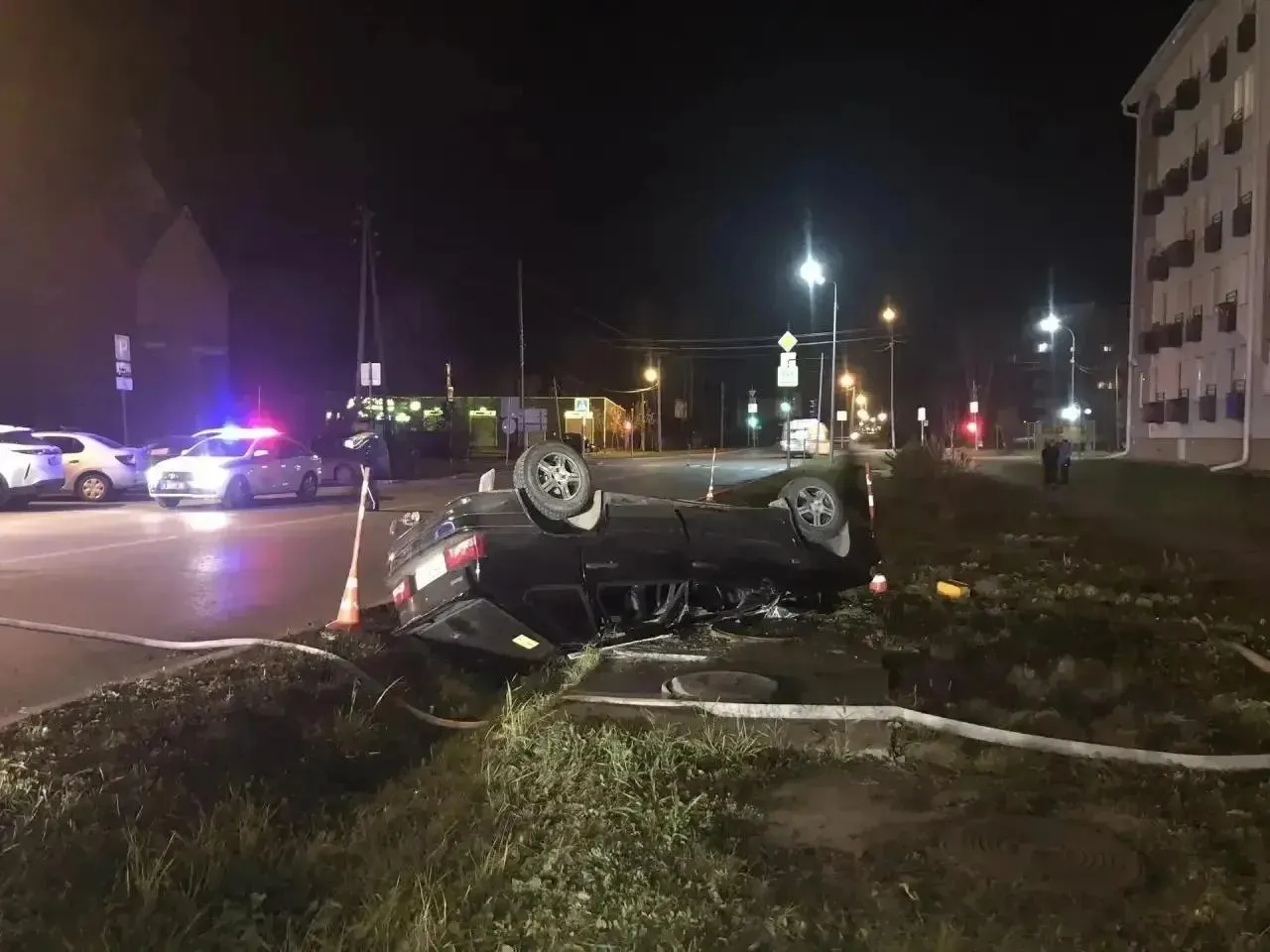 18-летний водитель с пятимесячным стажем стал виновником аварии; пострадал 16-летний пассажир.