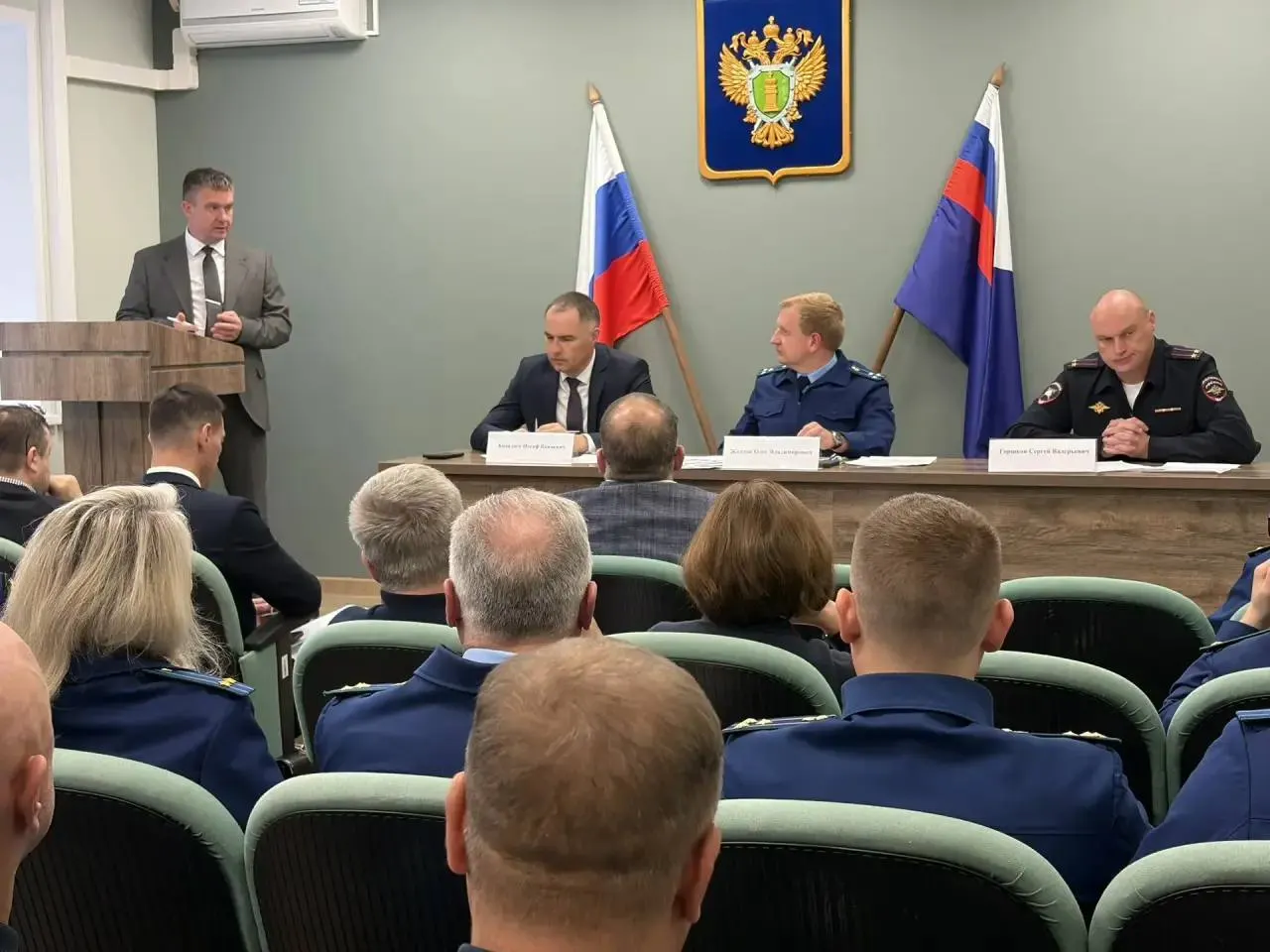 На совещании обсудили вопросы содержания улично-дорожной сети и нехватку техники на зимний период.