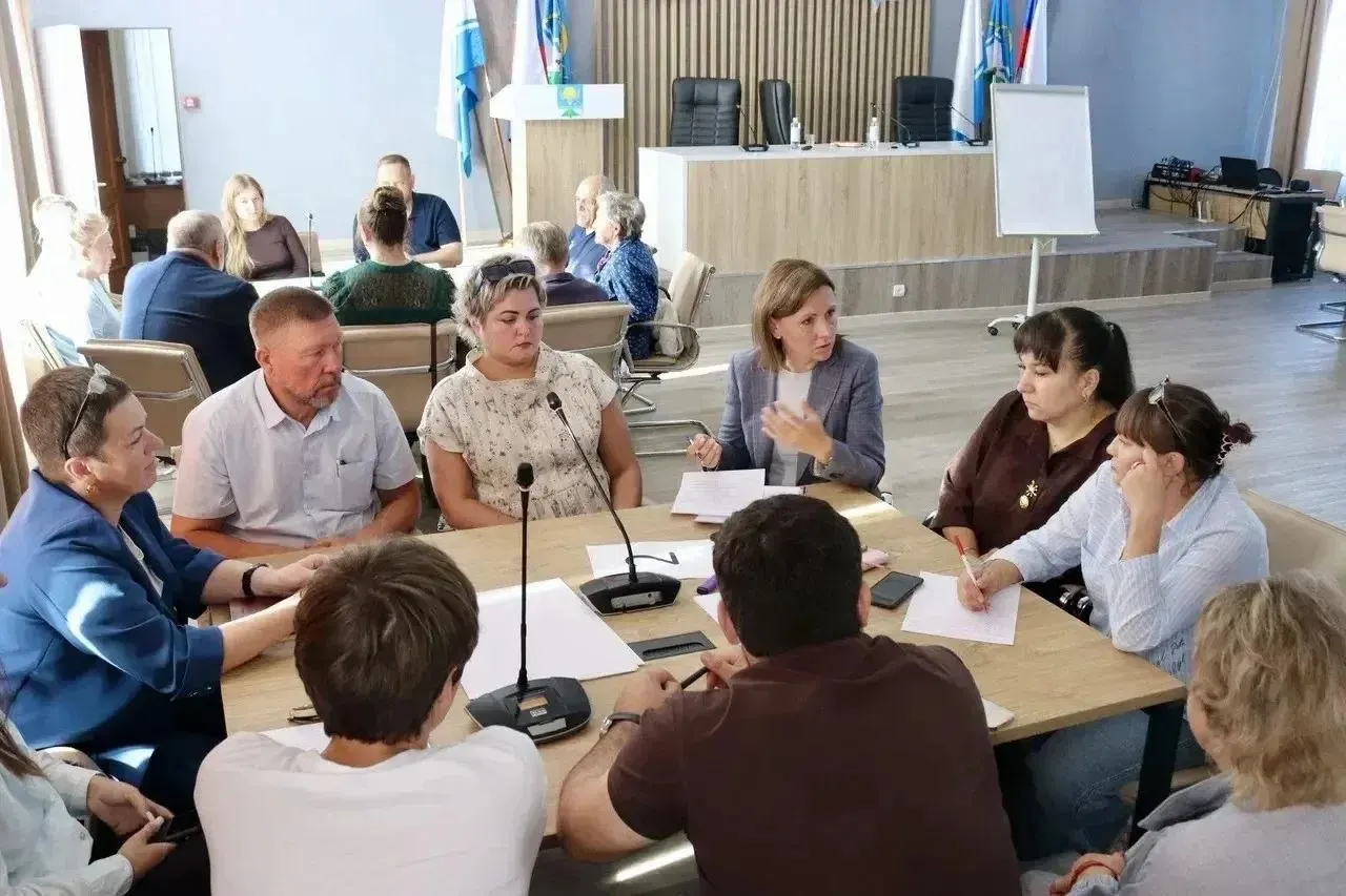 Обсуждения коснулись правил внешнего вида населённых пунктов: фасады, вывески, благоустройство и финансирование проектов.