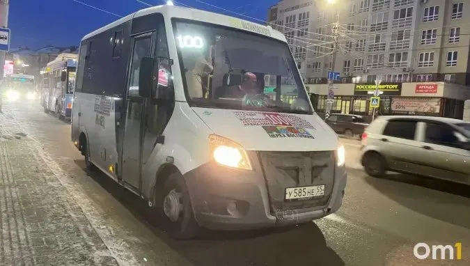 Городской совет Омска планирует отозвать законопроект о штрафах за несоответствие цвета маршруток; вместо штрафов намерены закреплять требования к цвету в условиях конкурсов на маршруты.